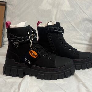 New With Tags Ladies Dockers Boots size 37
